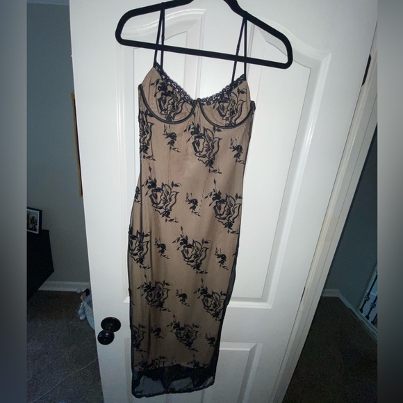 Meshki Venice Mesh Midi dress - Picture 5 of 6